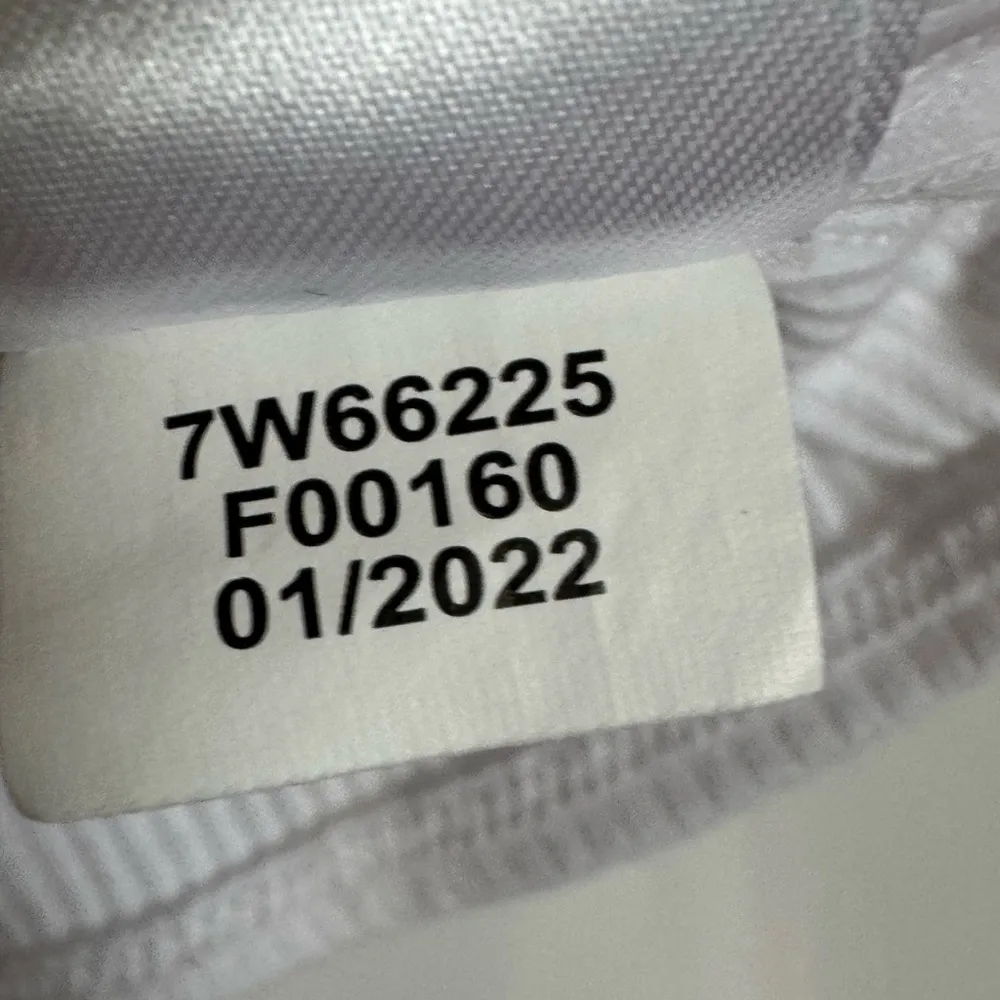 Cinched Flirty Tie Front Top White Size L NWT - Image 13