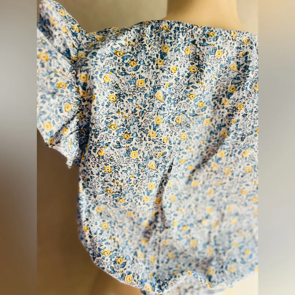 Universal Thread Women's Flutter Sleeveless Cropped Wrap Top size small - Image 11