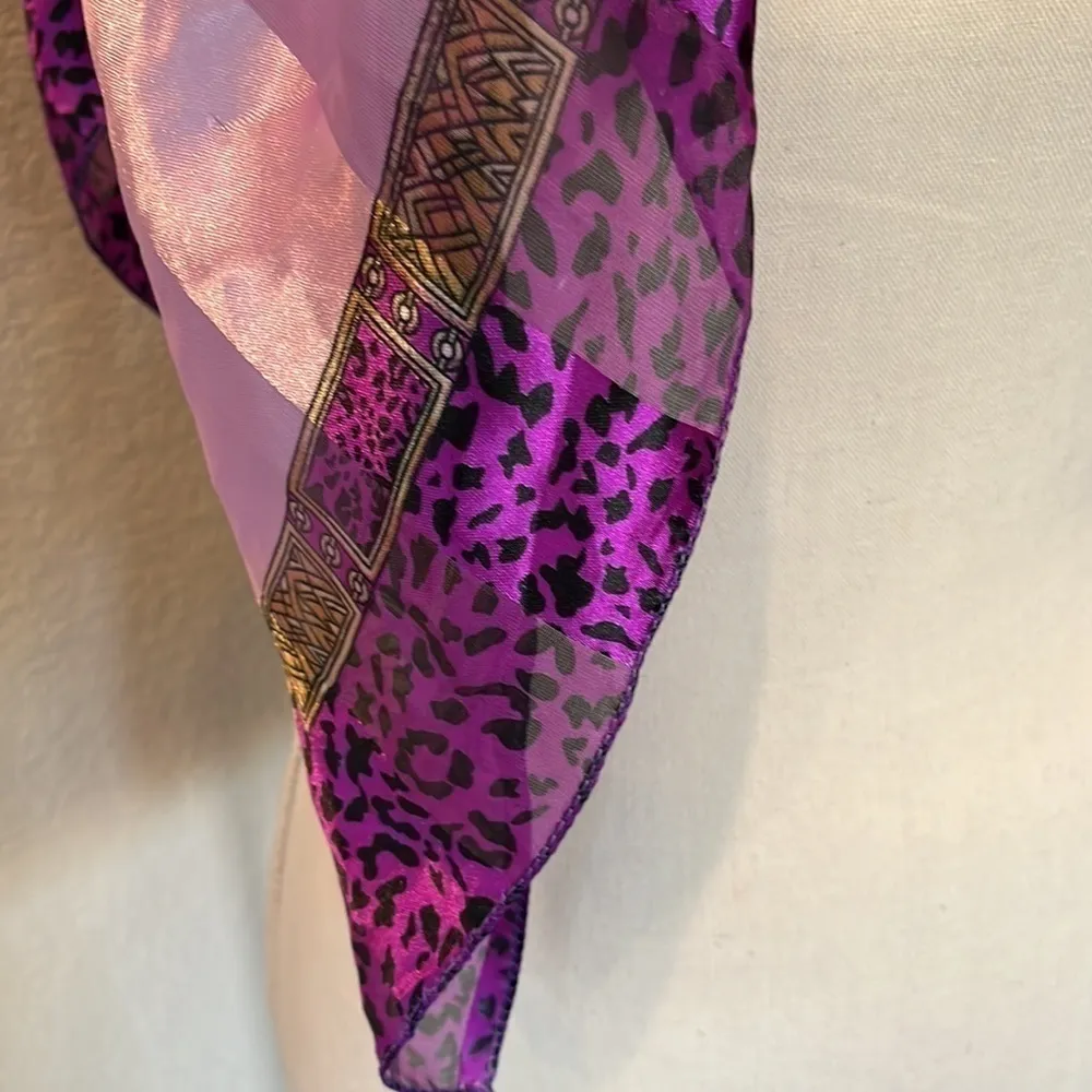 Purple Black Leopard Print Pattern Scarf Gold Tone Chains Sz 36” x 36”  Lavender - Image 13