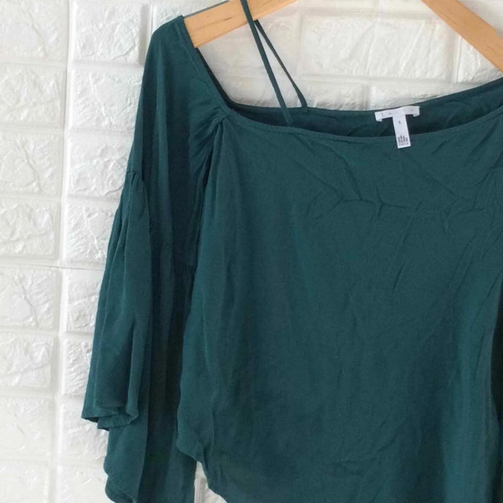 Leith forest green bell sleeve Cold Shoulder blouse‎ Women's Size L - Image 5