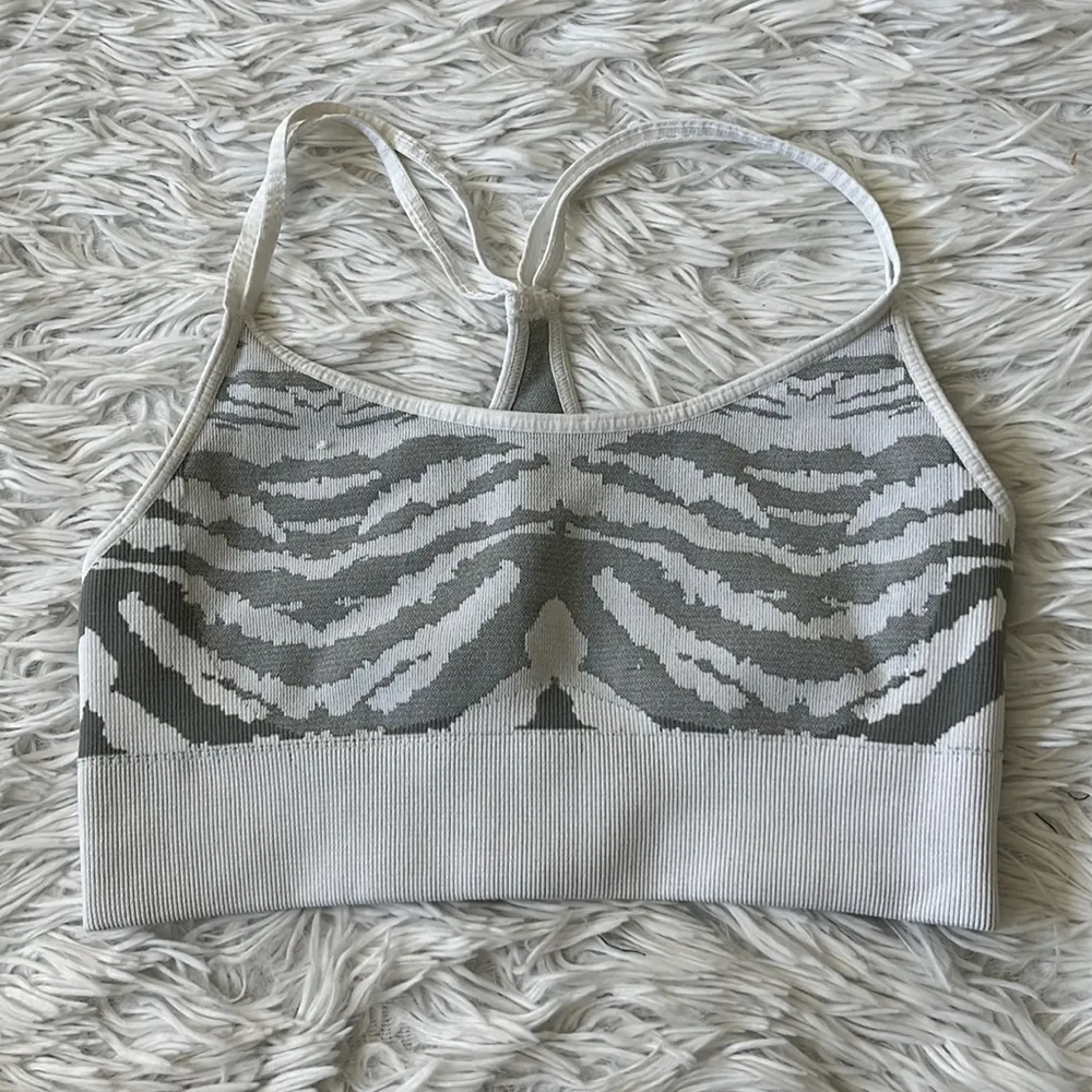 Spiritual Gangster Women’s Gray zebra print yoga Sports bra size XS/S Nwot - Image 2