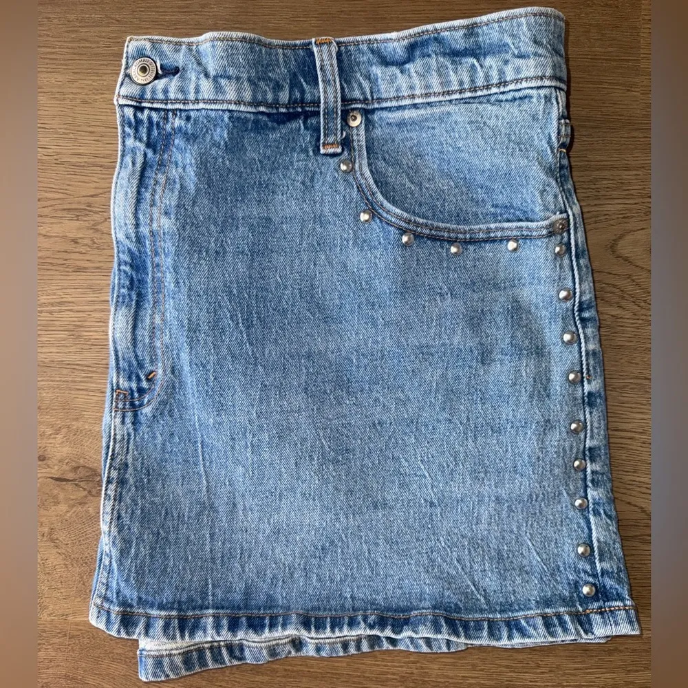 Abercrombie and Fitch Women’s Blue Denim Studded Mini Skirt-Size 35 - Image 8