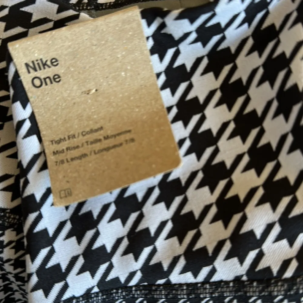 NWT Nike Women's Dri-FIT Mid Rise 7/8 One Icon Clash Leggings Black - Image 6