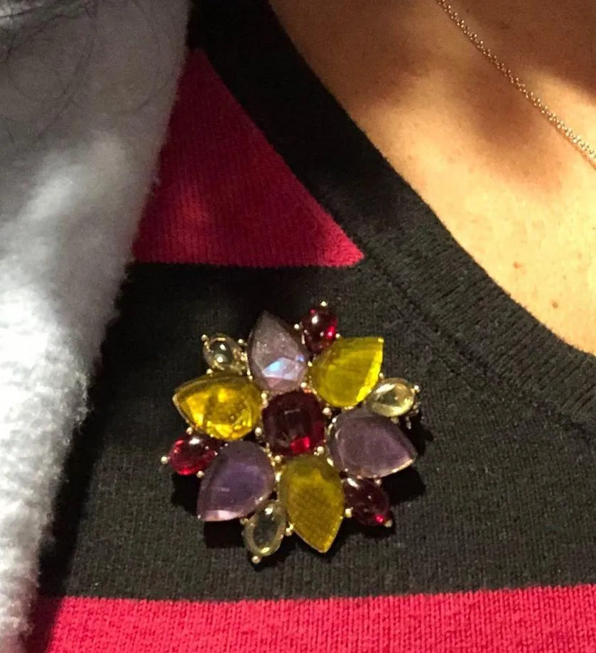 Vintage Liz Claiborne (LC) Flower Gold Tone brooch - Image 5