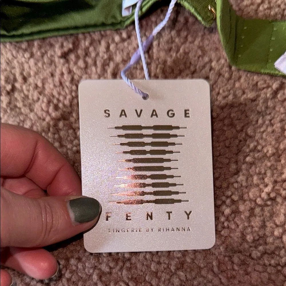 Fenty Beauty Green and Black Underwire Bra with Lace Overlay Size undefined - Image 3