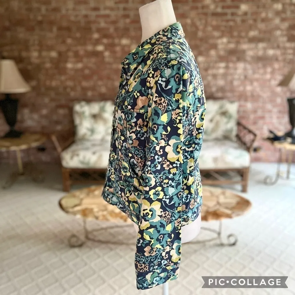 Liz Claiborne Denim Jacket Blue Floral LP Retro Vacation Classic Trucker Office - Image 7