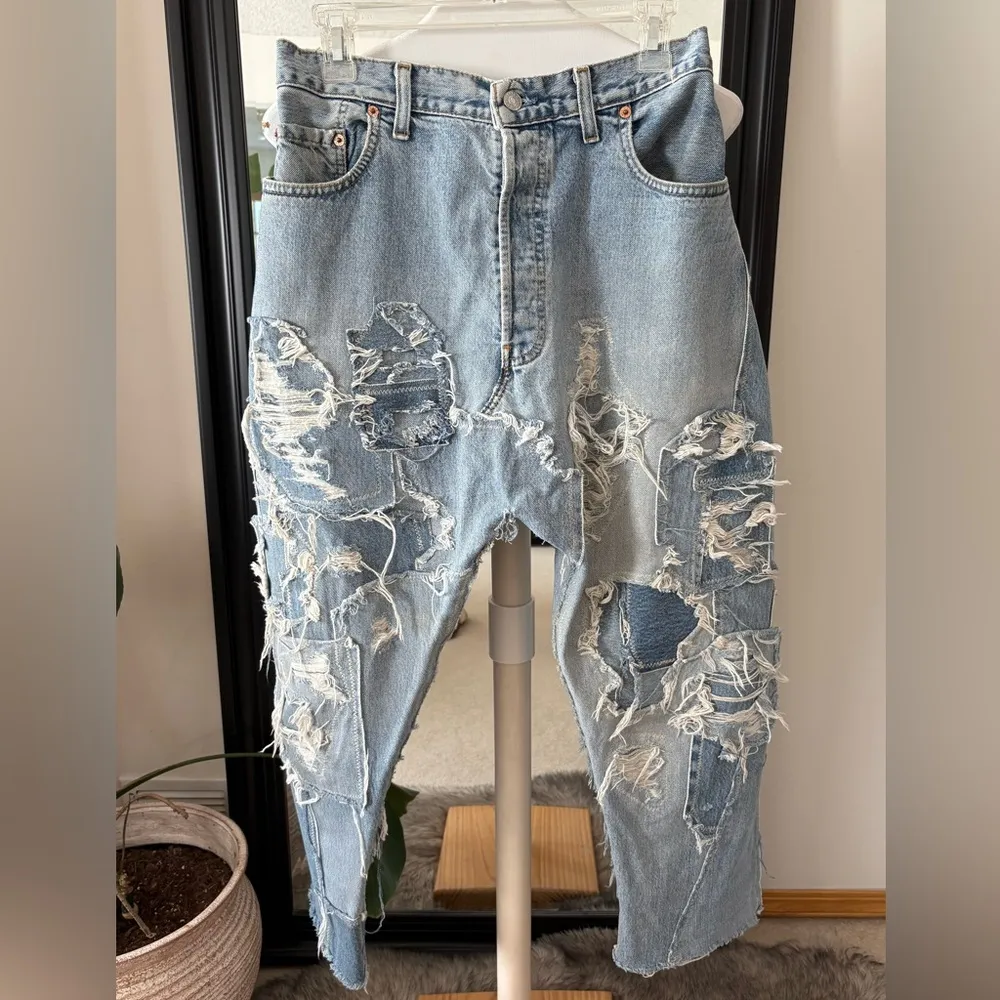 MAGNOLIA PEARL LEVI’S Collab Distressed Jeans Size undefined - Image 3