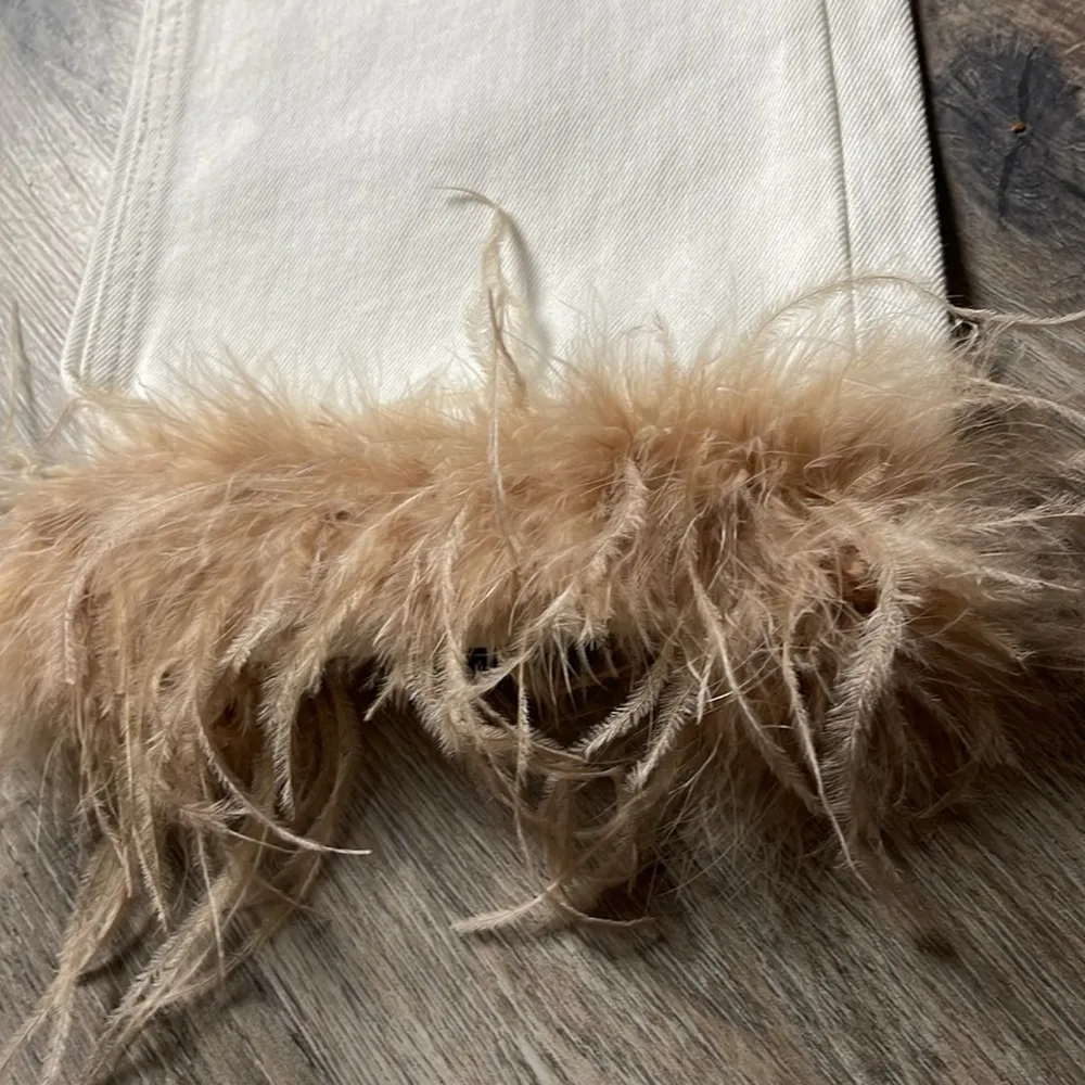 Giani Bini x Nastia Liukin Chic White Feather-Trimmed Jeans - Image 9