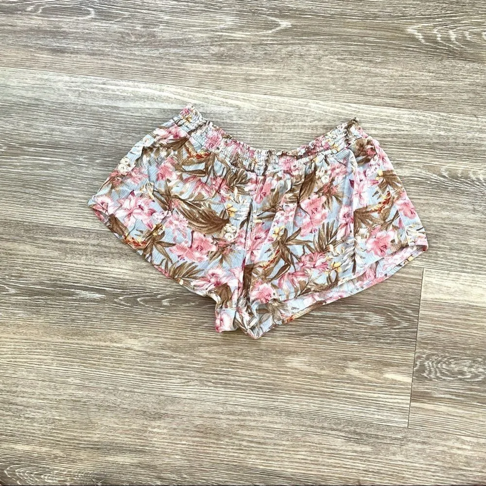 Forever 21 floral short shorts - Image 2