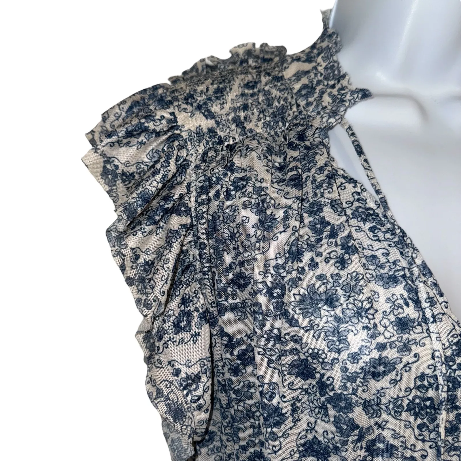 MISS ME Floral Ruffle Cap‎ Sleeve Smocked Blouse Top Blue White Size Small - Image 3