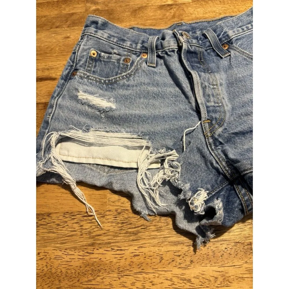 Levi 501 Light Wash Frayed Hem Distressed Cut-off Shorts Size 25 Boho Western - Image 8