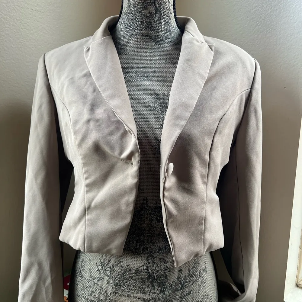 SHEIN cropped blazer ❤️ - Image 5