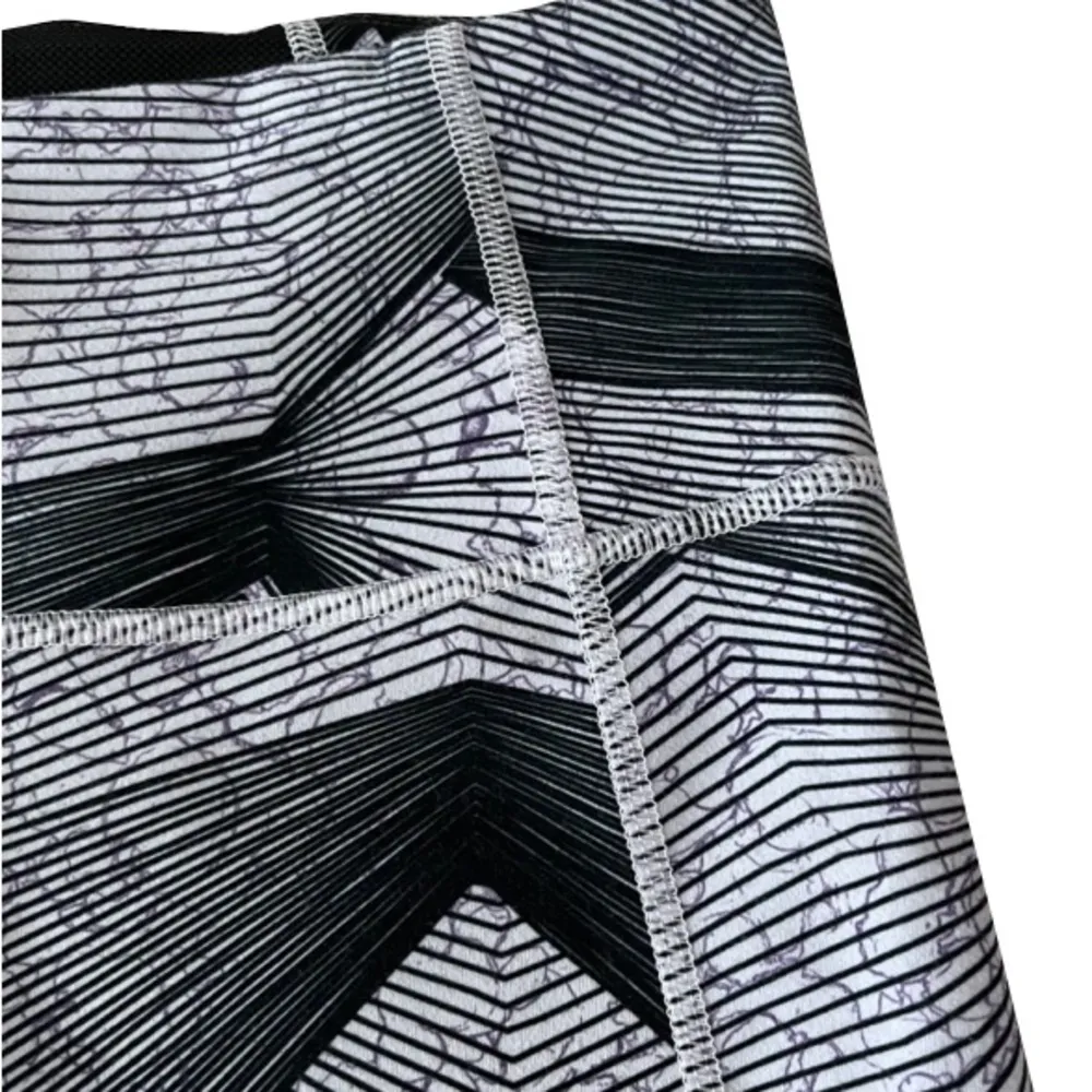 Under Armour‎ B&W Mixed Abstract Print Full Length Leggings - Image 2