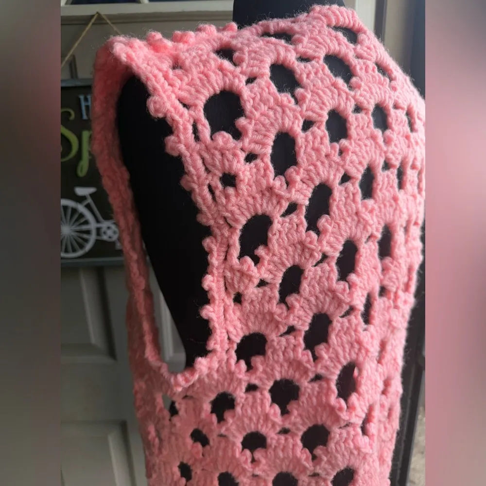 Vintage handmade 70/80s pink crochet open weave tunic vest, one size - Image 10