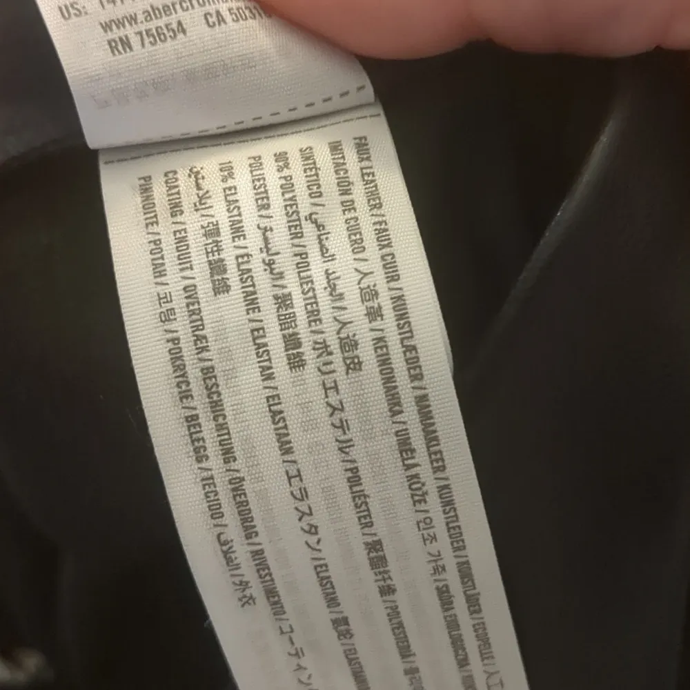 Abercrombie & Fitch faux leather pants/leggings size small - Image 6