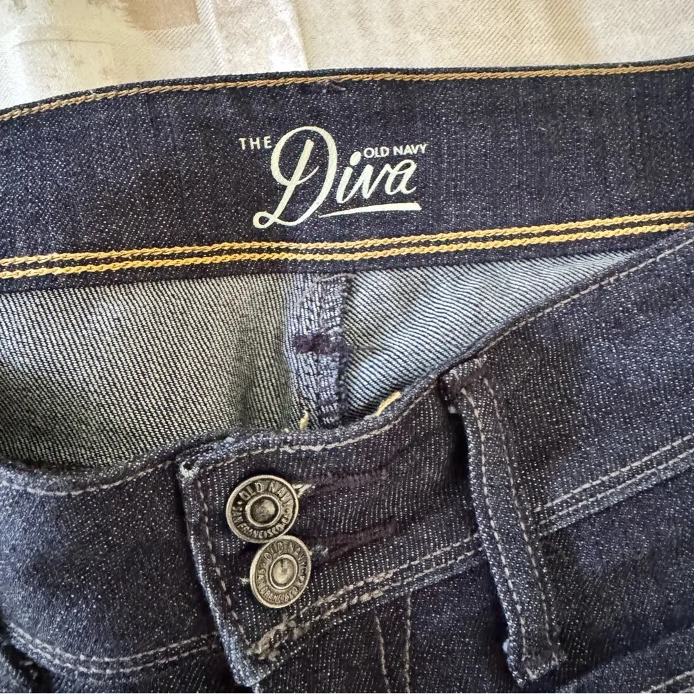 The Diva women cropped capri jeans dark wash low rise size 4 - Image 9