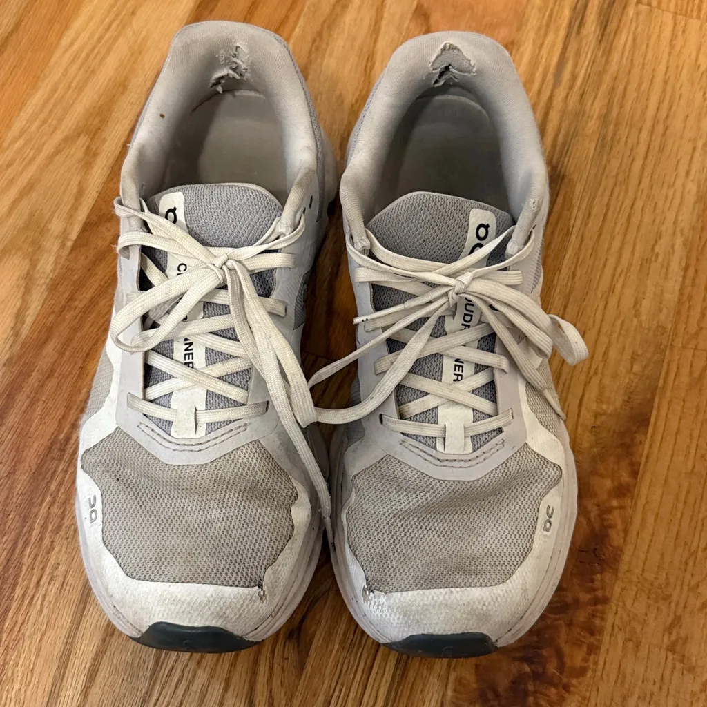 Women’s On Cloud Cloudrunner Tennis shoes Gray Size 7.5 - Image 5