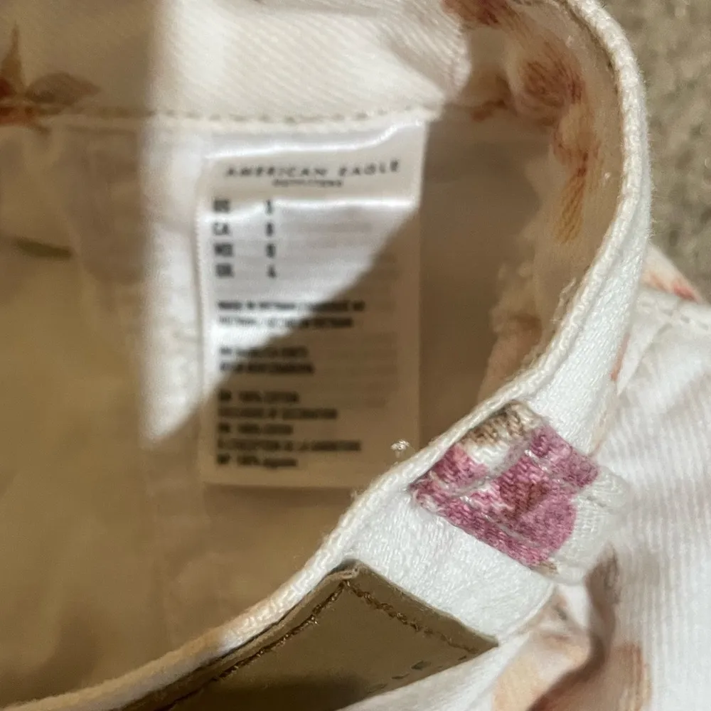 American Eagle Floral Print Denim Mom Shorts - Image 4