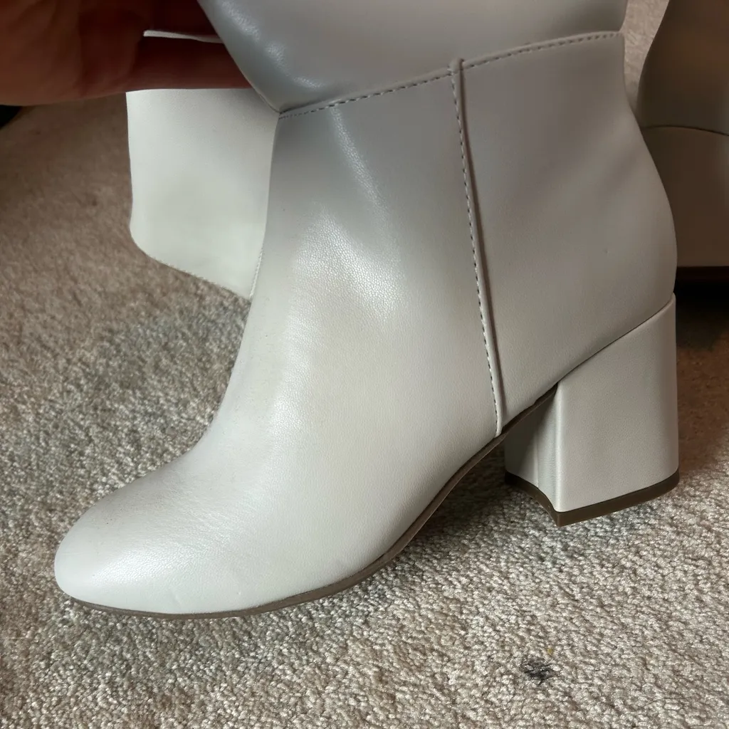 Kohl's Cream Heeled Boots White Size 8.5 - Image 3