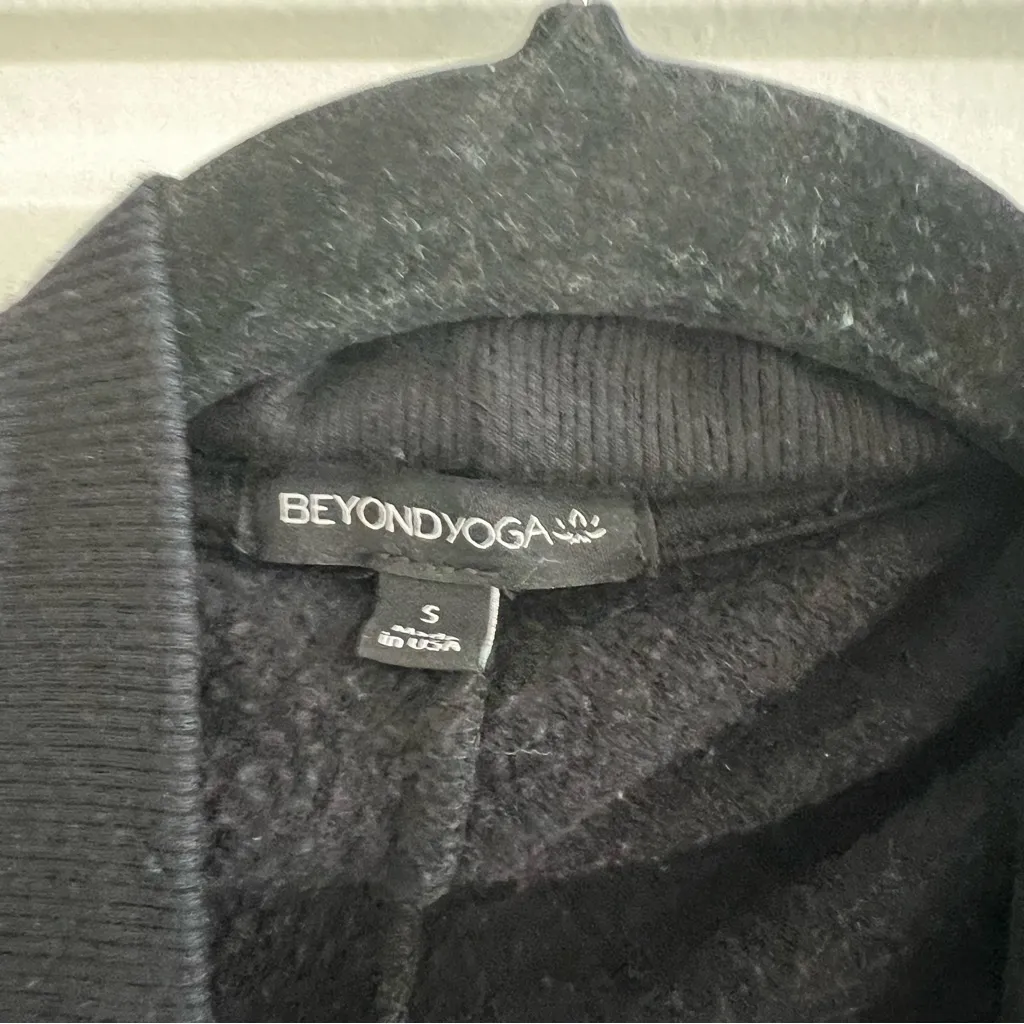 Beyond Yoga Black Cardigan - Image 3