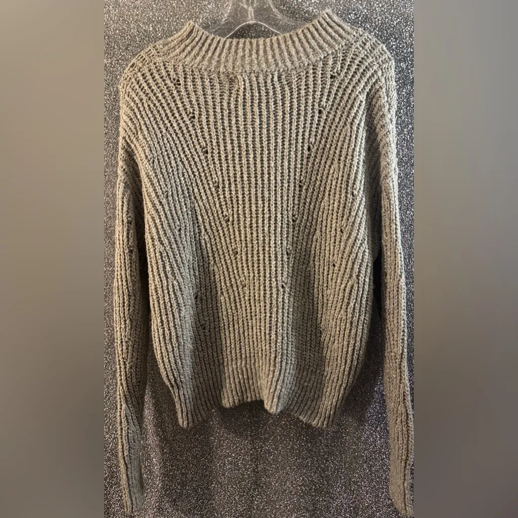 Pink rose sweater in size L - Image 3