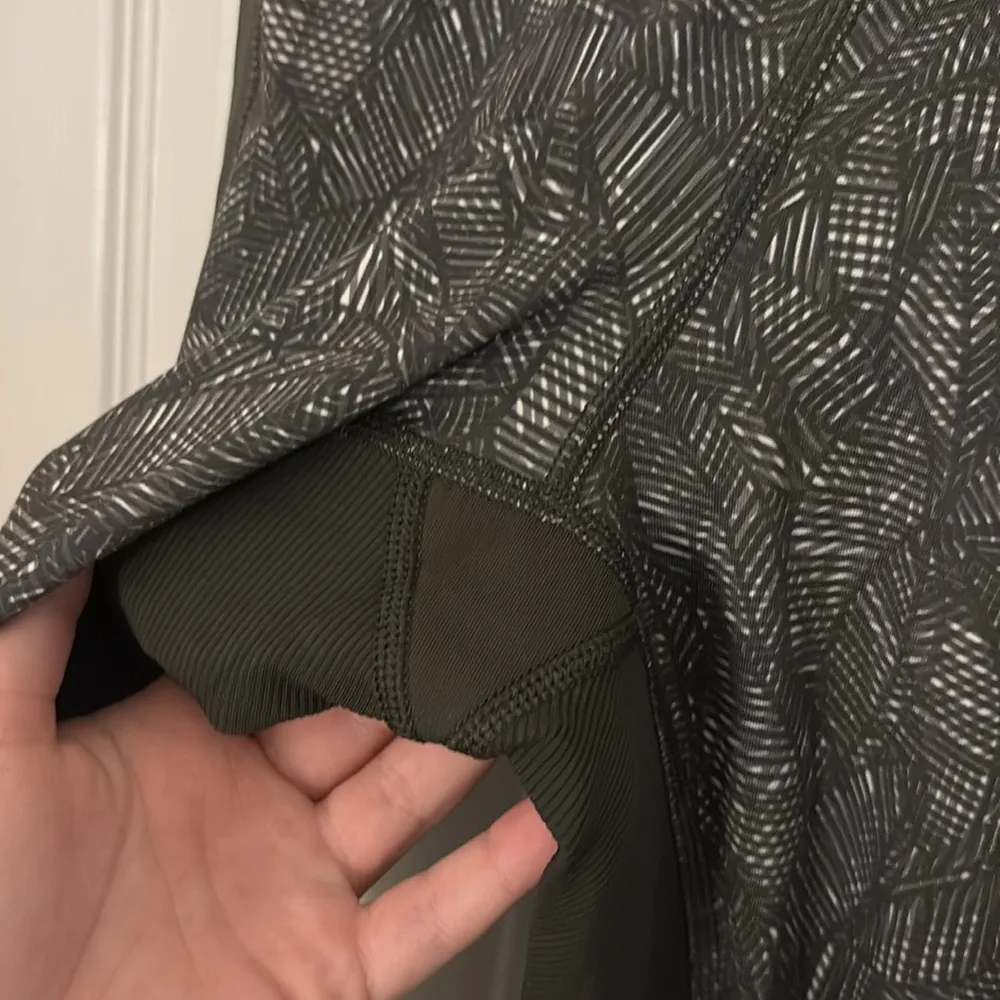 Lululemon High Times Pant SE Luxtreme Mesh size 8 Jazzy White Gator Green - Image 7