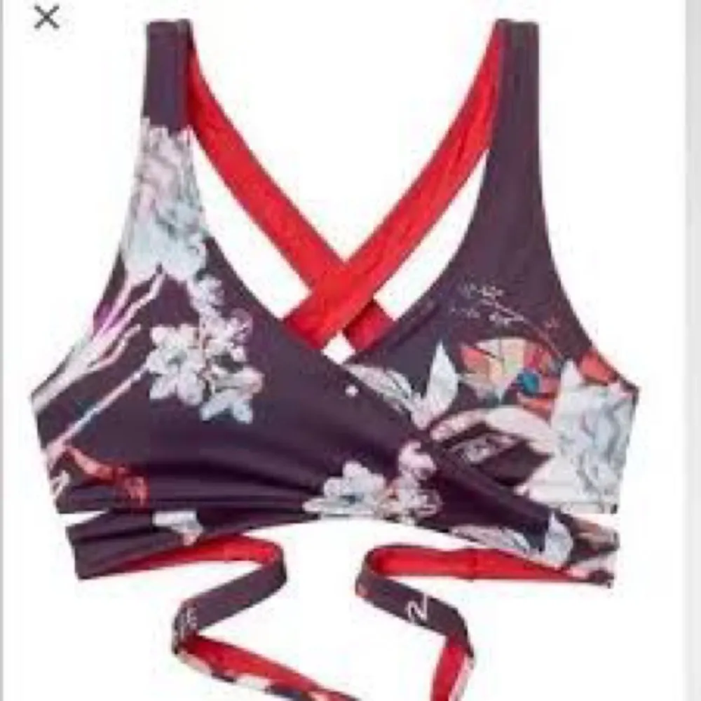 Athleta PIHA Reversible Wrap Bikini Top New Botanical Red/Floral Sz M A-C Cup - Image 3