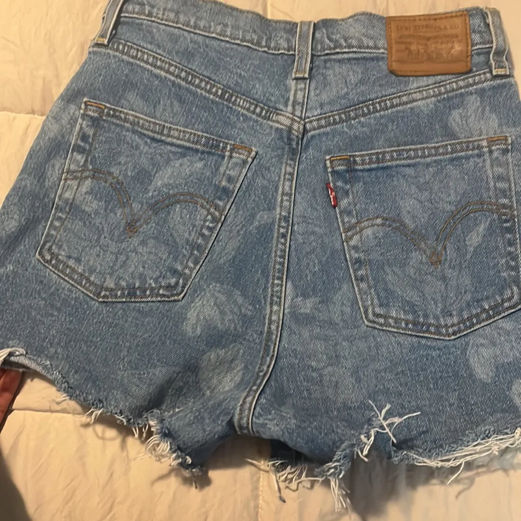 Levi’s rib cage shorts - Image 2