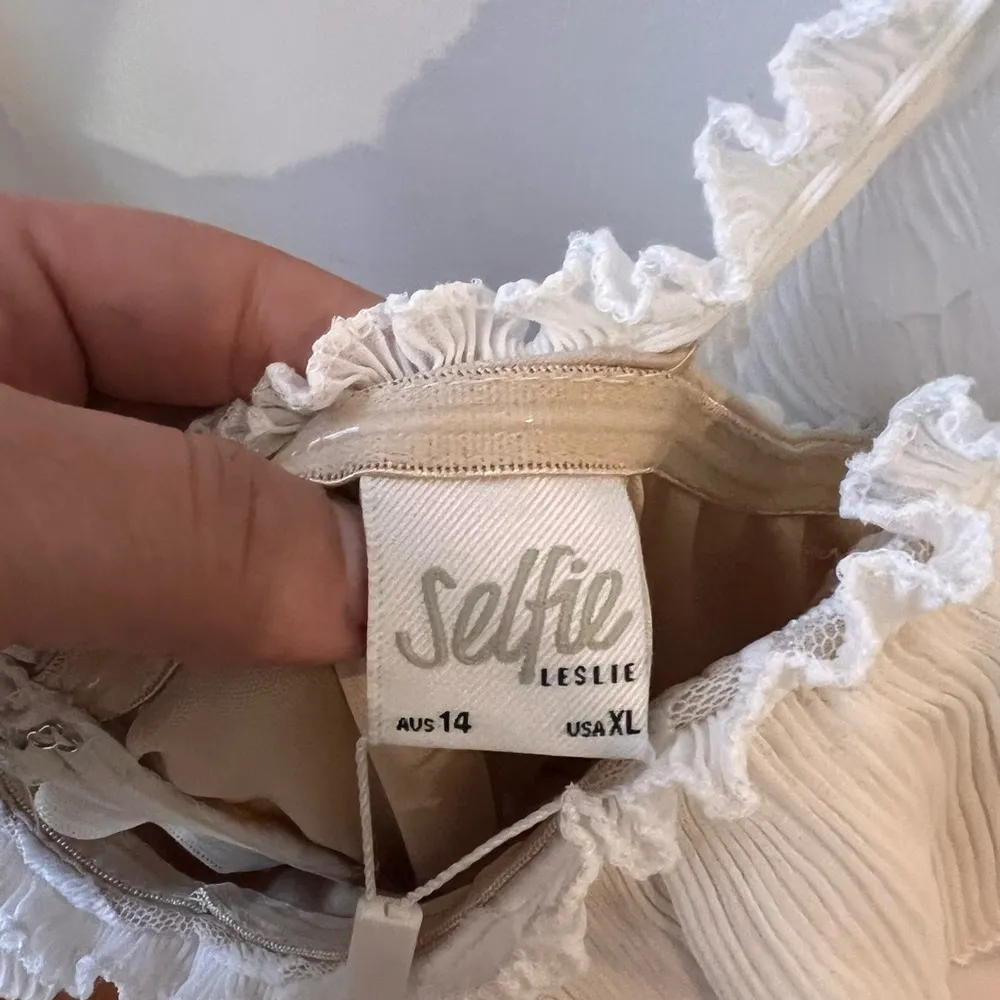 COPY -  off the shoulder - Image 9