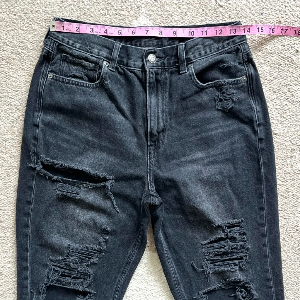American Eagle Black High Waisted Mom Jeans Size 8 Long - Image 5