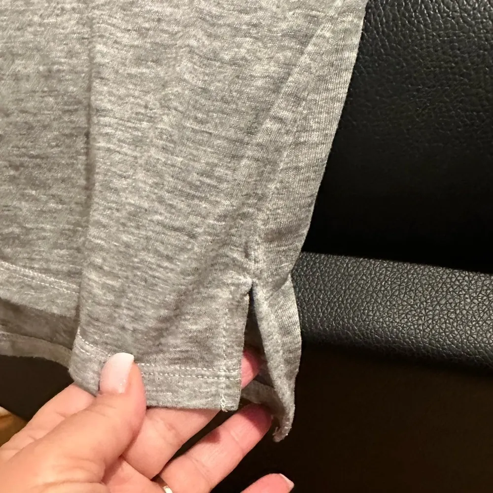 🔵SALE 3/$25 SANTA BURNOUT GRAPHIC GREY TEE SHIRT MAROON LONG SLEEVE TOP - Image 5