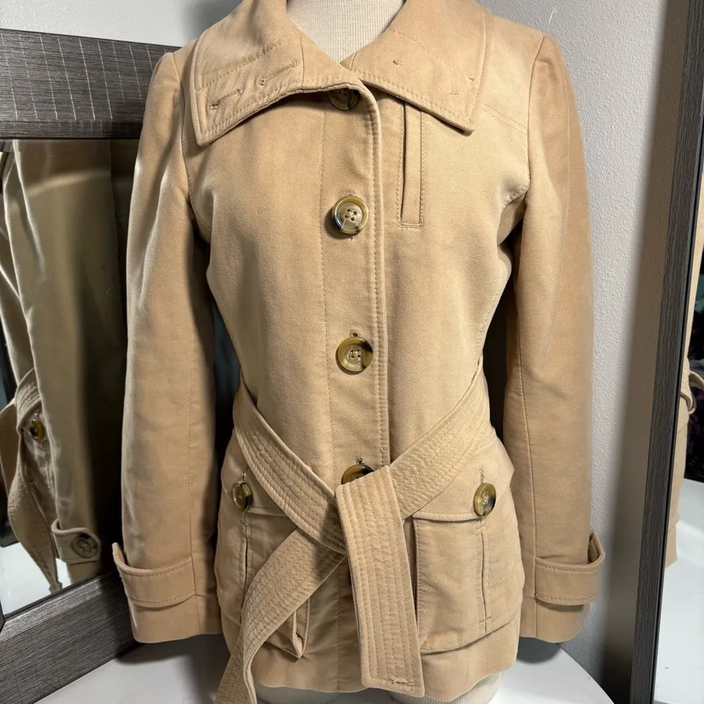 Gap classic woman’s tan/camel peacoat, size small - Image 2
