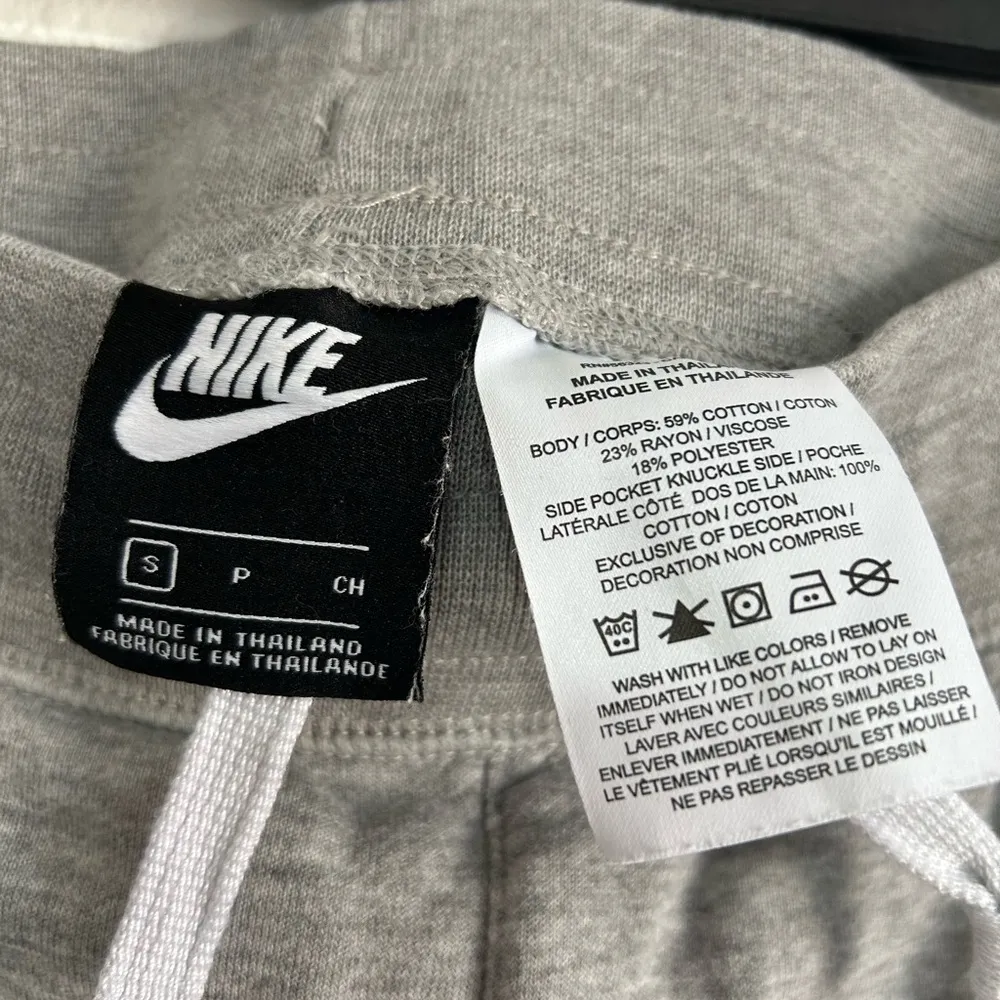 Nike Gray Shorts - Image 4