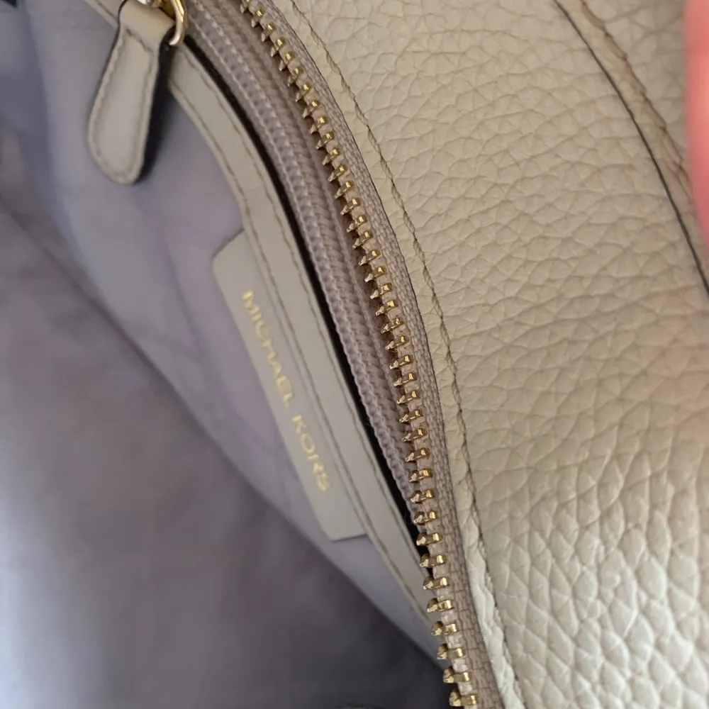 Micheal kors purse - Image 10