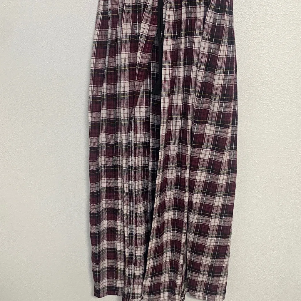 This is a plaid midi dress with a lace - Image 5