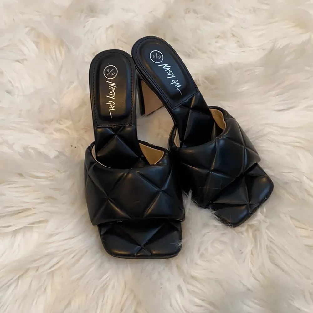 Nasty Gal Black Faux Leather Quilted Heeled Mules - Image 4