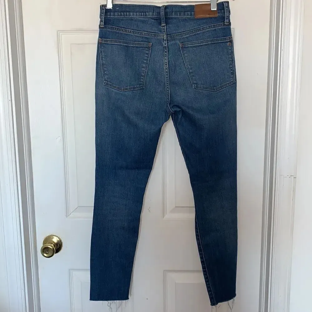Madewell 9” High Rise Skinny Crop Distressed Jeans in Bruce - Image 4