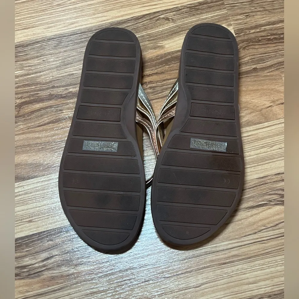 Vionic  Catalina Women's Tan and Gold Sandals, sz 10 - Image 3