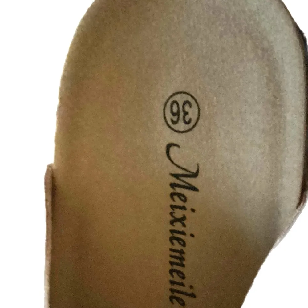 NIB Women's Tan Suede Clogs with a classic stylish look & vintage buckle design Size 5.5 - Image 7