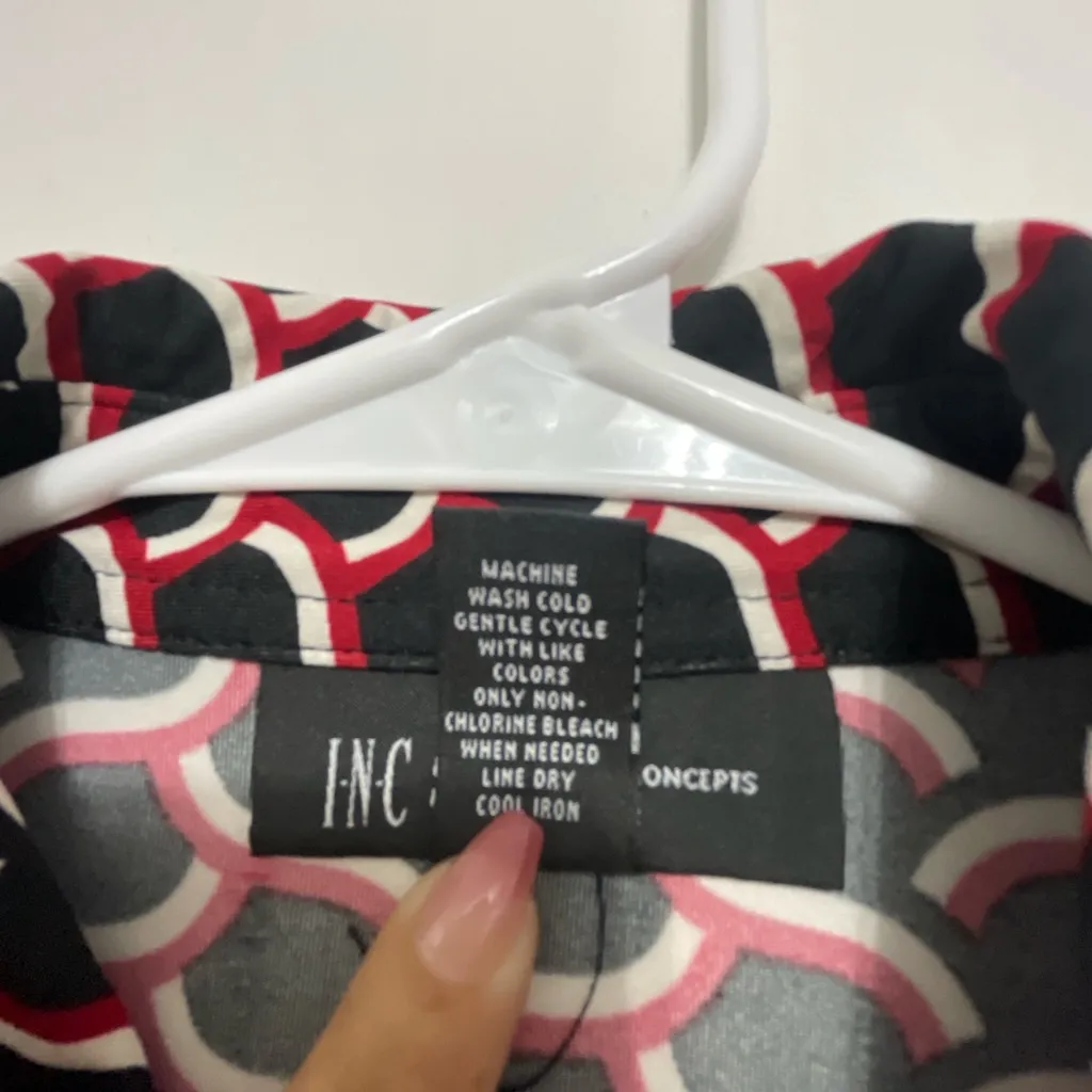 INCInternational)Concepts PetiteButtonFrontBlouseGeometricPrint Black Red(A166? - Image 4