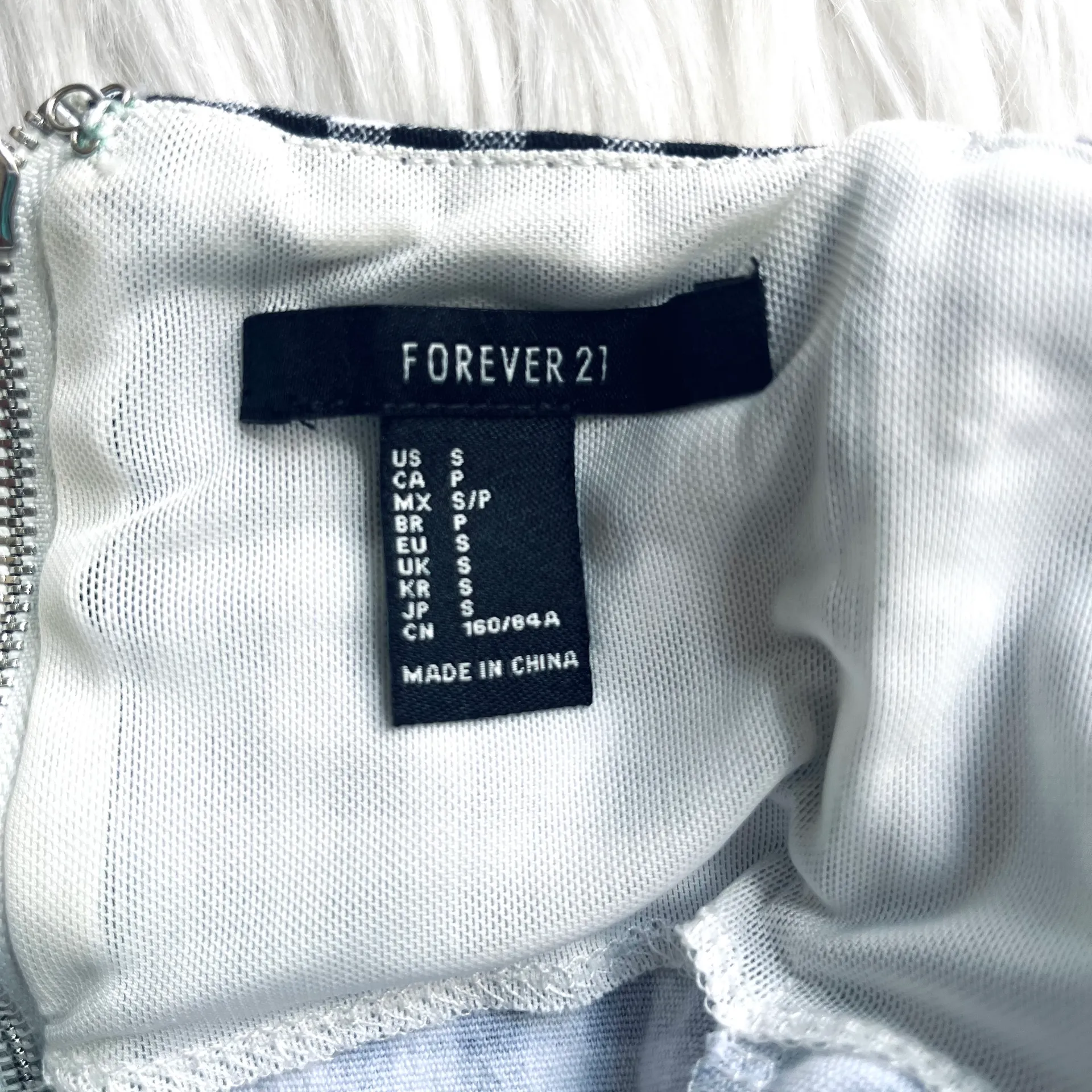 Black and White Cropped Gingham Top - Image 6