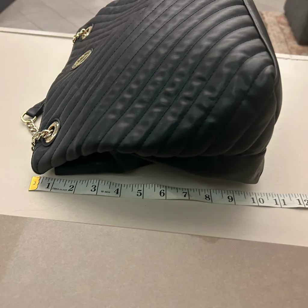 Bag Stylish Black Quilted Shoulder Bag with Chain Straps VERA New York Preowned - Image 6