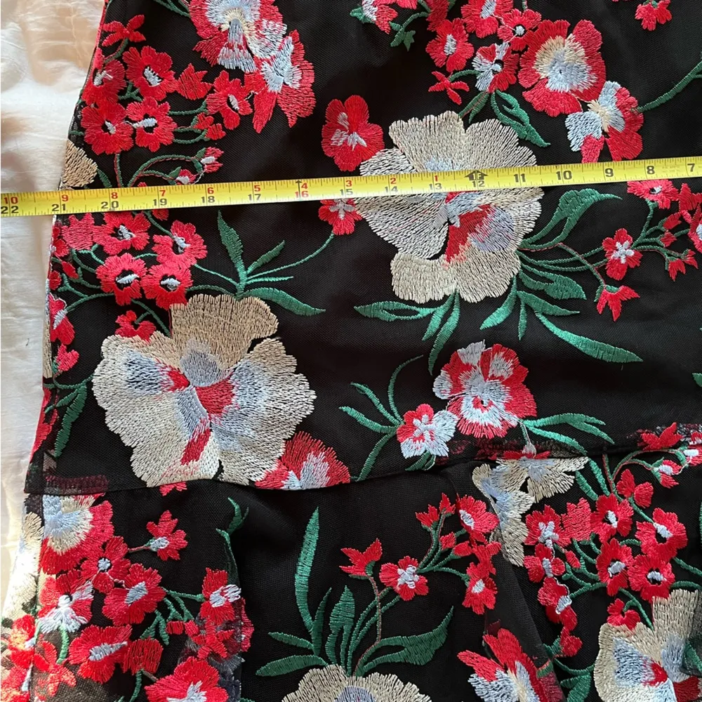 Beautiful Embroidered Donna Morgan dress - Image 15