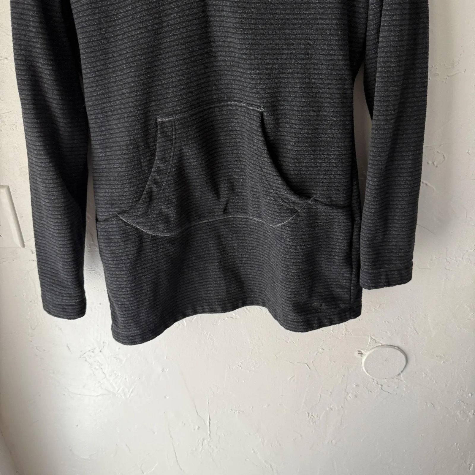 Mountain Hardwear Pullover Womens Small Black Hooded Half Zip Outdoor Hiking Top - Image 3