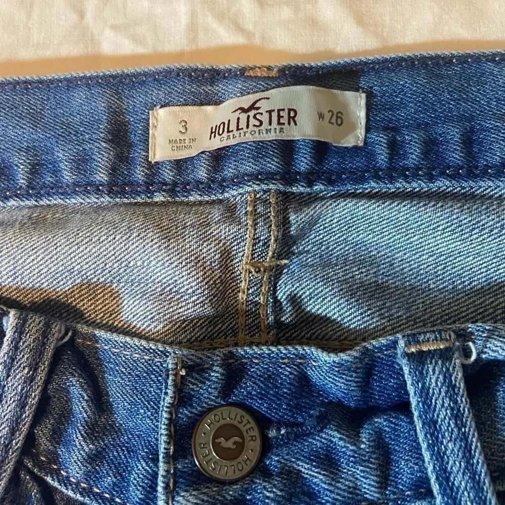 Hollister Jeans Womens Sz 26W x 27L Relaxed Fit Destructed Denim High rise Sz 3 - Image 10