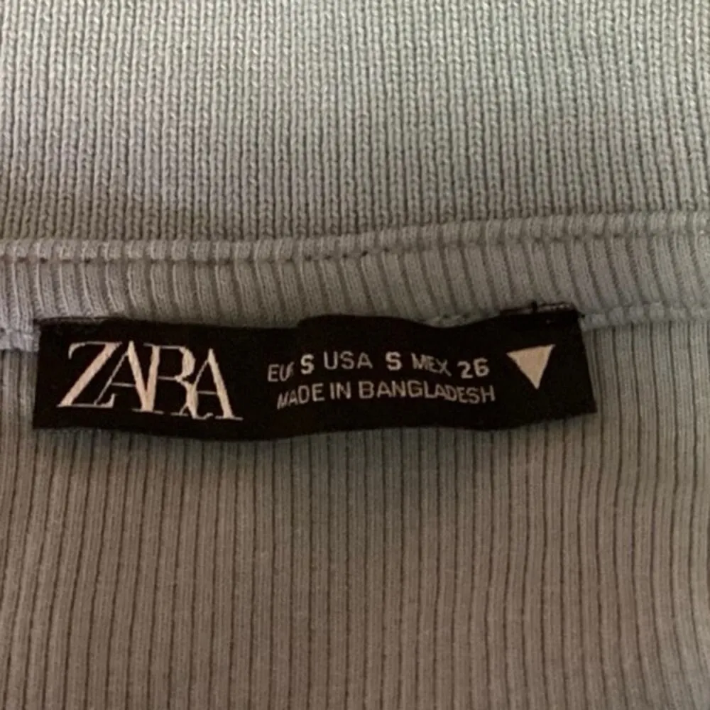 Zara Women's Blue Ribbed Knitted Collared V-Neck Short Sleeve Cropped Top Size S - Image 3