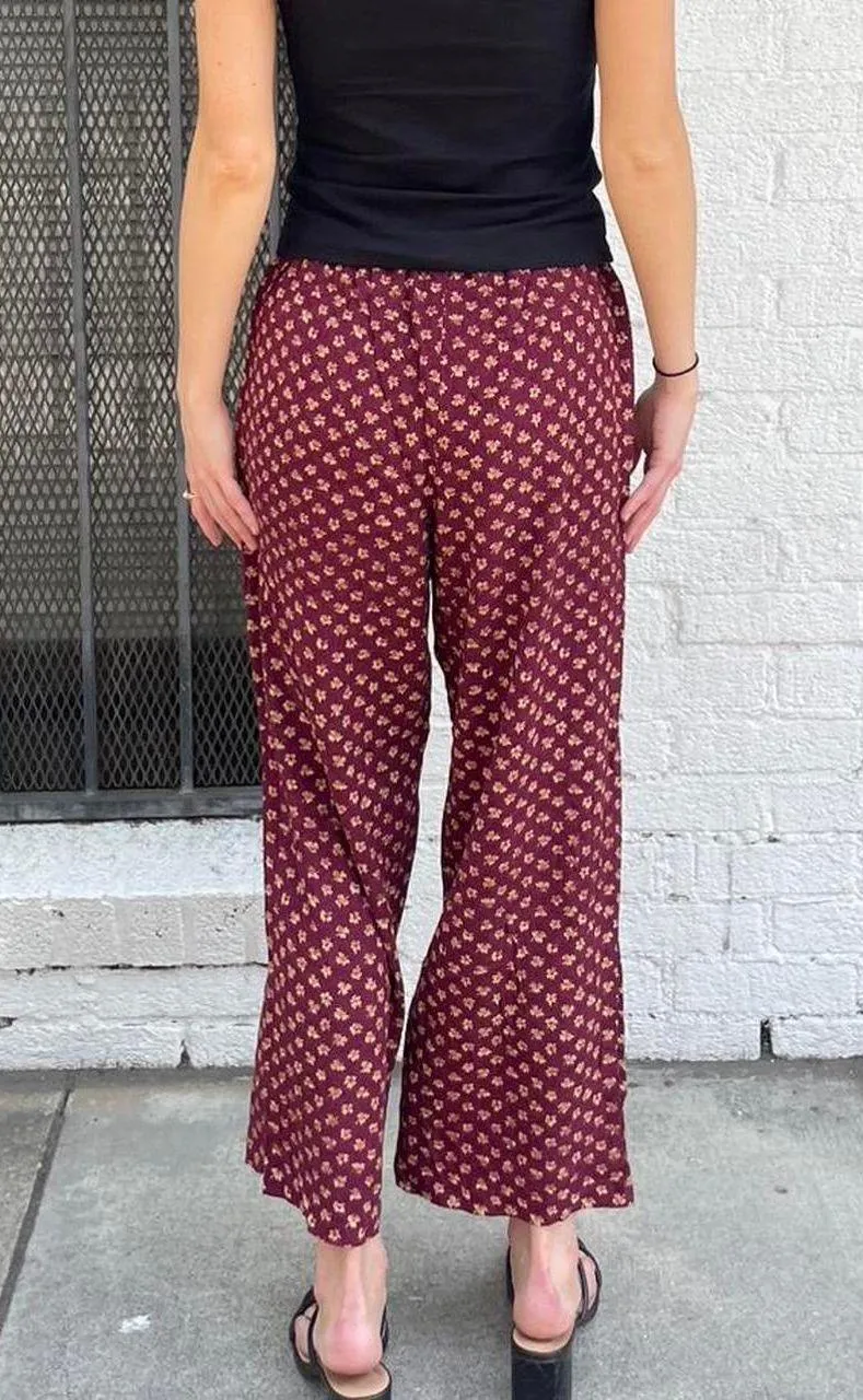 Bohemian Maroon floral print high-waisted wide-leg capri pants sz s - Image 4
