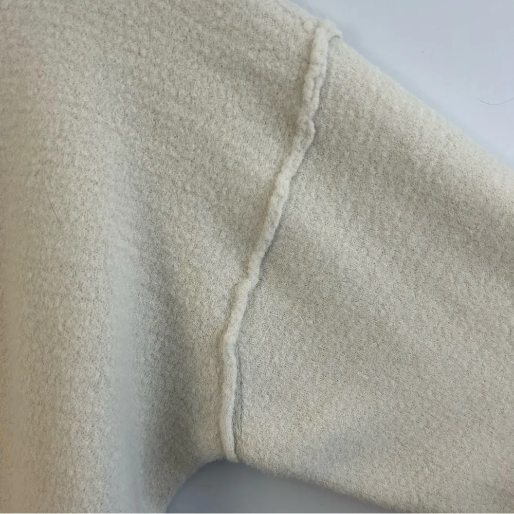 Wilfred Aritzia Free White Oversized V-neckline Long Sleeve Sweater Size Small - Image 6