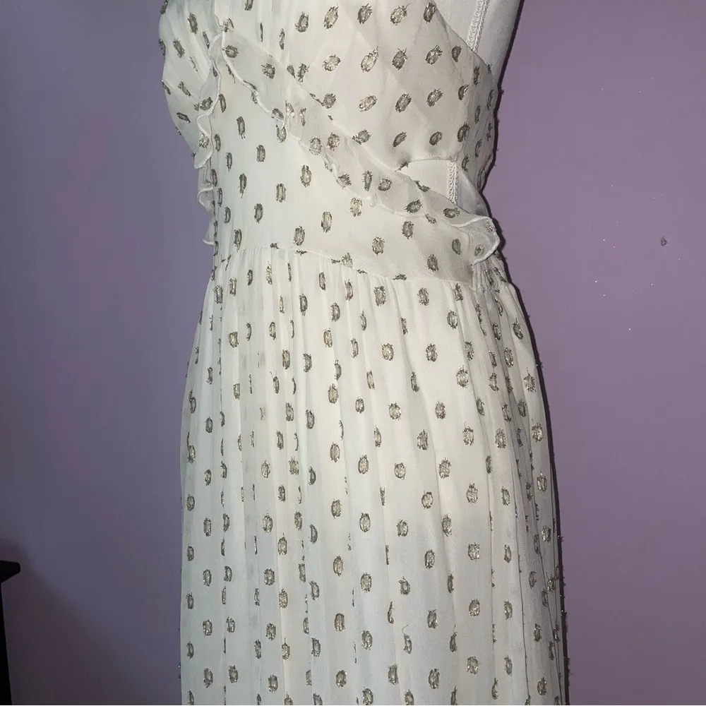NEW En Creme Maxi Dress M Boho Metallic Polka Dot Cutout Ruffle Tiered - Image 5