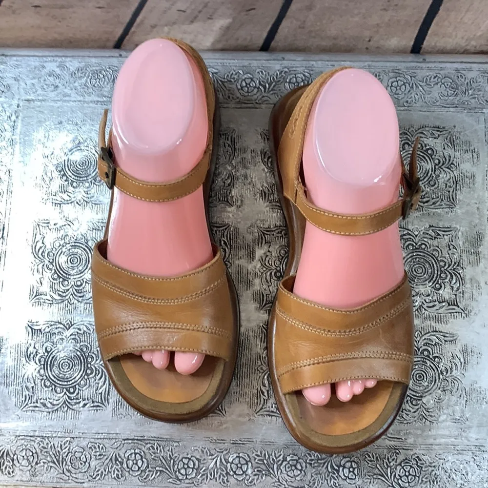 Dansko 🚫SOLD🚫 Tan Leather Platform Sandals with Adjustable Strap Size 38 - Image 2